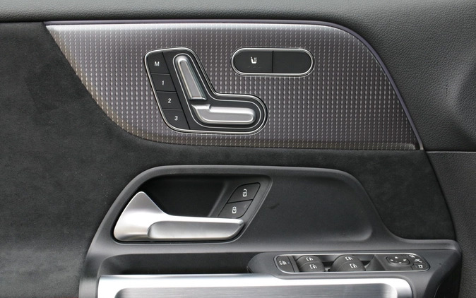 Mercedes-Benz EQB cena 283648 przebieg: 5, rok produkcji 2023 z Halinów małe 379